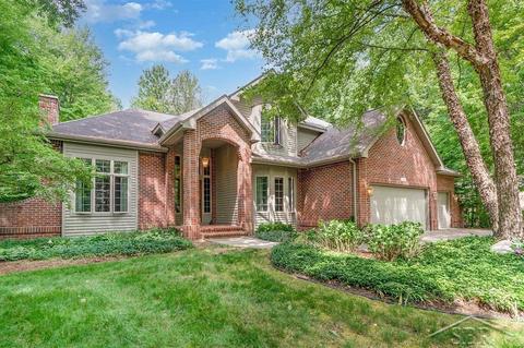 3195 N Carriage Ct, Midland, MI 48642