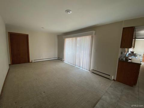 2004 S 6th Ave, Escanaba, MI 49829 photo 3