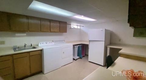 2004 S 6th Ave, Escanaba, MI 49829 photo 6