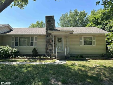 21880 Holly St, Clinton Township, MI 48035