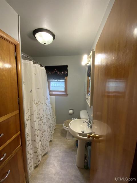 100 N Marigold, Ishpeming, MI 49849 photo 10