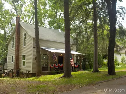 107 5th St, Alpha, MI 49902