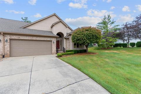 52991 S Hunters Pointe #16, Macomb, MI 48042
