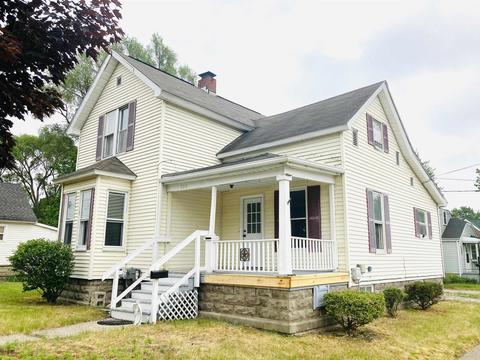 302 Woodside Ln, Bay City, MI 48708