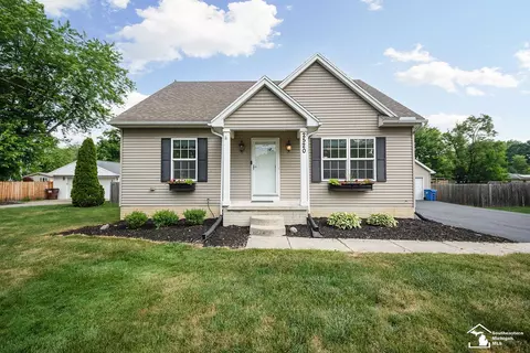 2520 Hasen Dr, Lambertville, MI 48144