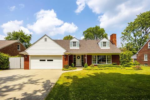70 Hampton, Grosse Pointe Shores, MI 48236