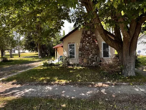 355 N Second, Harrison, MI 48625 photo 22