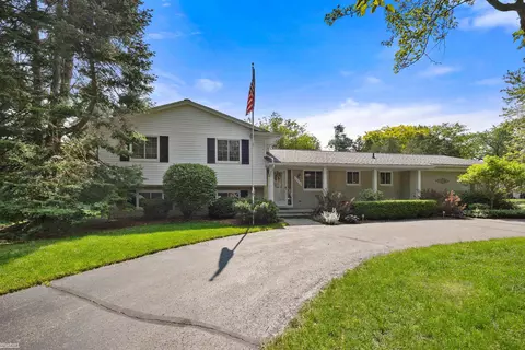 60476 Apache, Washington, MI 48094