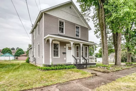 524 E Smith St, Iron Mountain, MI 49801