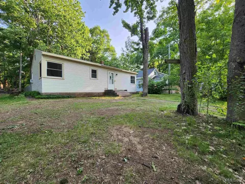 40 Horseshoe Lk, Negaunee, MI 49866