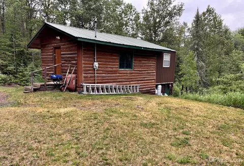 8132 W Old M-69, Iron Mountain, MI 49801