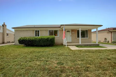 15270 Cambridge, Fraser, MI 48026