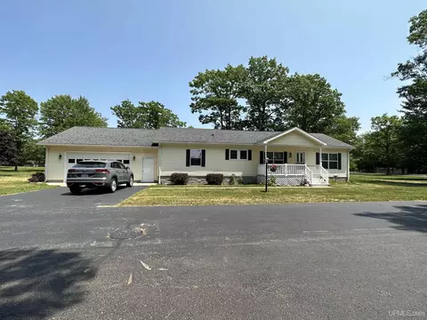 60 Kenneally, Gladstone, MI 49837