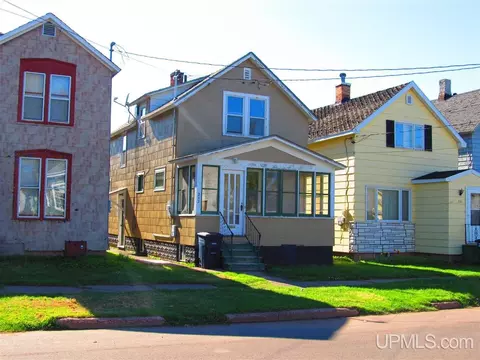 233 S Curry St, Ironwood, MI 49938