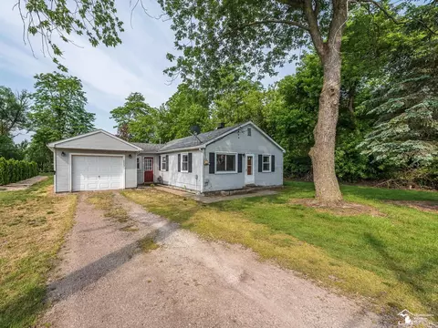 4945 Plum Crk, Monroe, MI 48161
