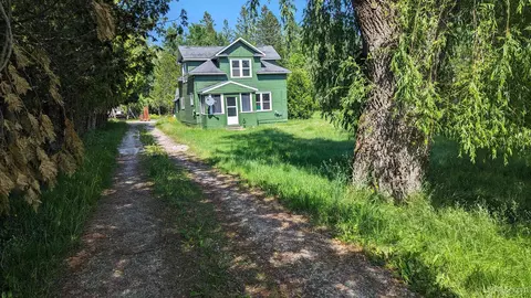 1056 State, Manistique, MI 49854