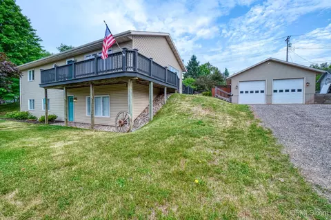 830 E F, Iron Mountain, MI 49801