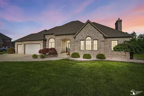 225 Eagle Ct, Monroe, MI 48162