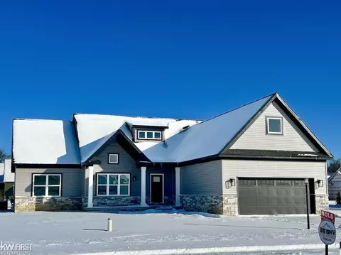 60 Deanna Kay #60, South Lyon, MI 48178