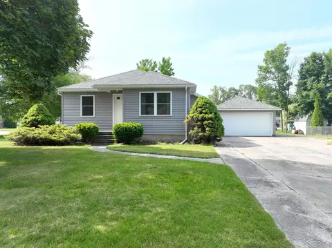 301 W Elm St, Auburn, MI 48611