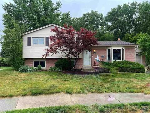 32379 Oxford, Fraser, MI 48026