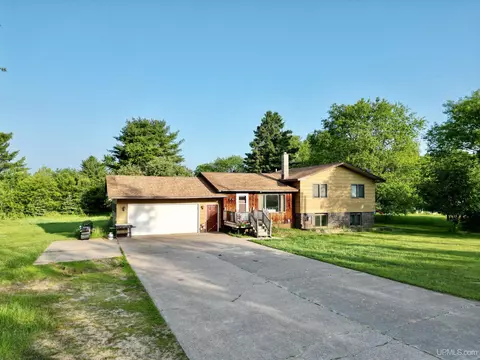 134 Kivela Rd, Negaunee, MI 49866