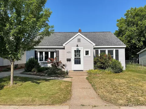 420 S 18th, Escanaba, MI 49829
