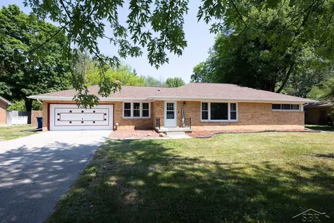 4352 Shattuck Rd, Saginaw, MI 48603