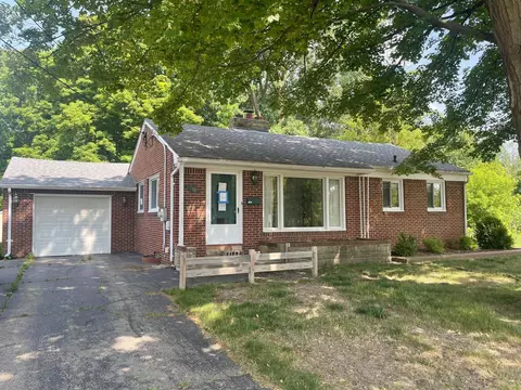230 Ponchartrain Dr, Fenton, MI 48430