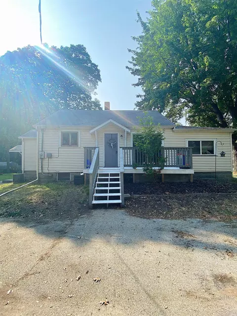 278 Oakdale Dr, Bay City, MI 48706