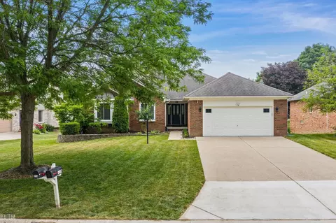 210 Windrift, Rochester Hills, MI 48307