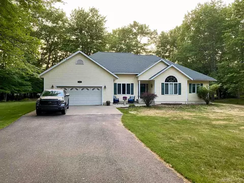 7611 Summit 1955, Gladstone, MI 49837