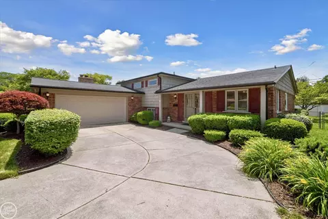 23142 Alger, Saint Clair Shores, MI 48080