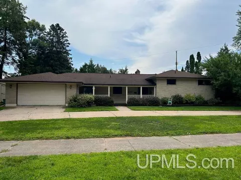 1645 S 16th, Escanaba, MI 49829