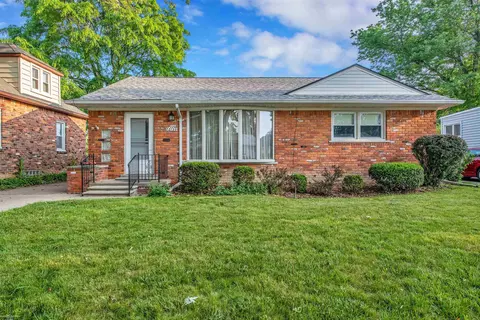 22720 Mylls St, Saint Clair Shores, MI 48081