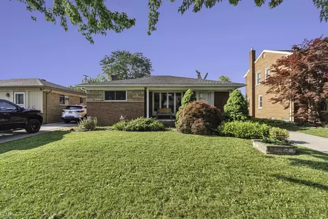18293 Spring Ct N, Fraser, MI 48026
