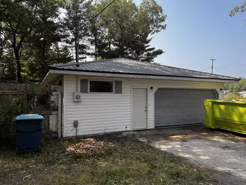2520 Surrey, Harrison, MI 48625 photo 3