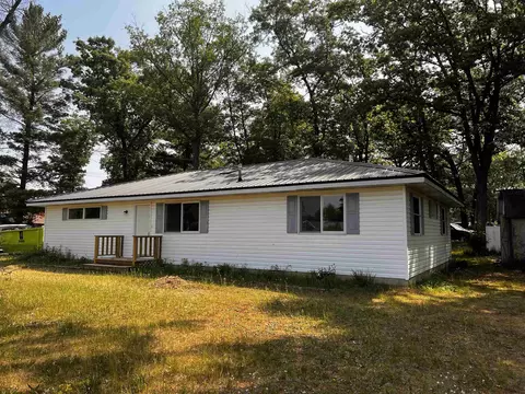 2520 Surrey, Harrison, MI 48625 photo 2