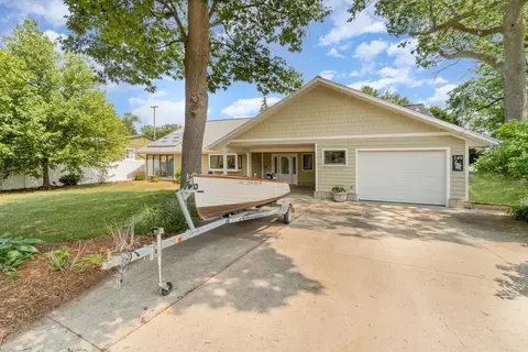 249 Lagoon Beach Dr, Bay City, MI 48706