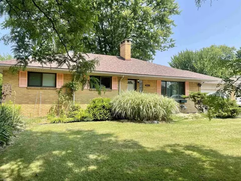 18621 Common, Roseville, MI 48066