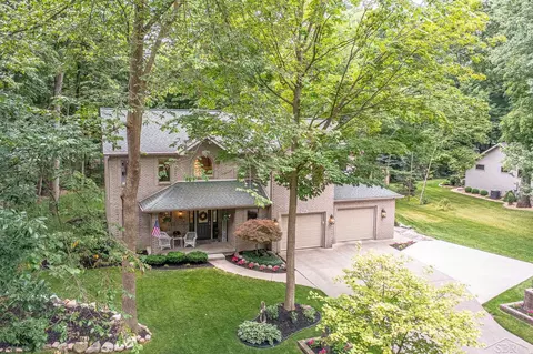 711 Maple Crst, Frankenmuth, MI 48734 photo 3