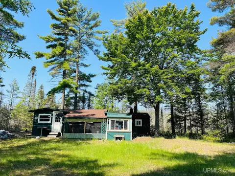 649 N West Gulliver Lake Rd, Gulliver, MI 49840