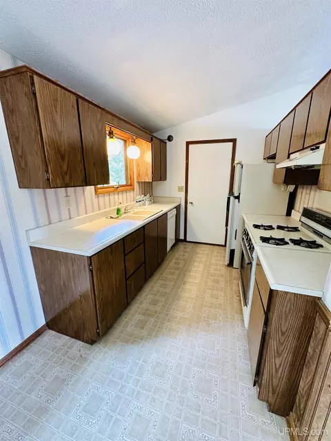 1645 Glenwood, Ishpeming, MI 49849 photo 10