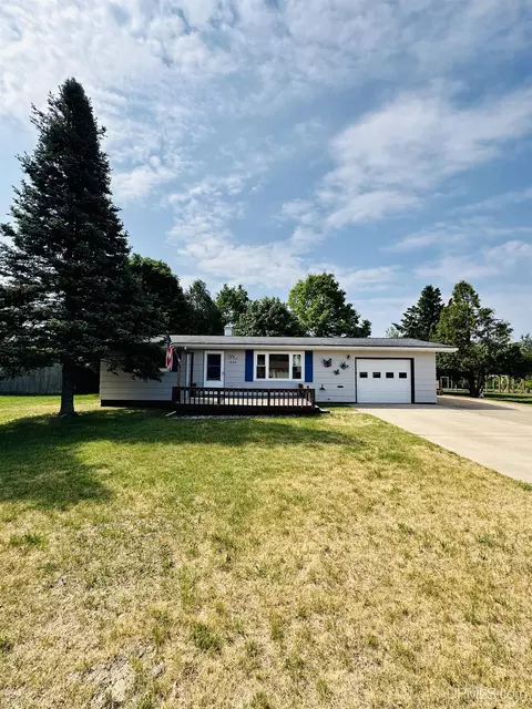1645 Glenwood, Ishpeming, MI 49849