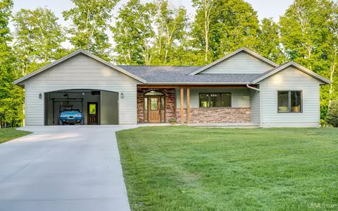 1510 N Country Clb, Manistique, MI 49854
