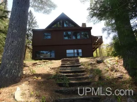 e7102 Doe Lake Road, Munising, MI 49862