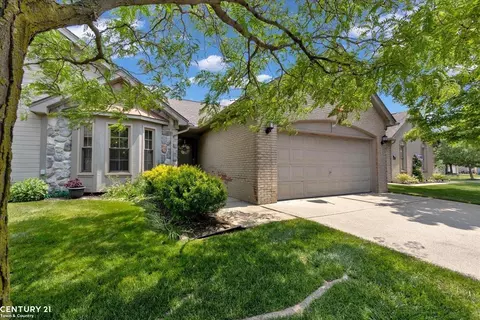 2279 Westmont Cir, Sterling Heights, MI 48310
