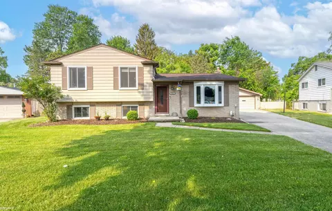 41303 Bucknell Dr, Sterling Heights, MI 48313