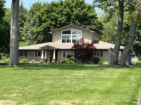 4577 Driftwood Dr, Commerce Twp, MI 48382