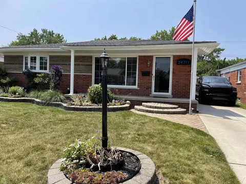 24717 Star Vly, Saint Clair Shores, MI 48080